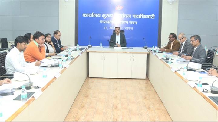 मुख्य निर्वाचन पदाधिकारी श्री राजन ने मान्यता प्राप्त राष्ट्रीय राजनीतिक दलों के पदाधिकारियों के साथ की बैठक